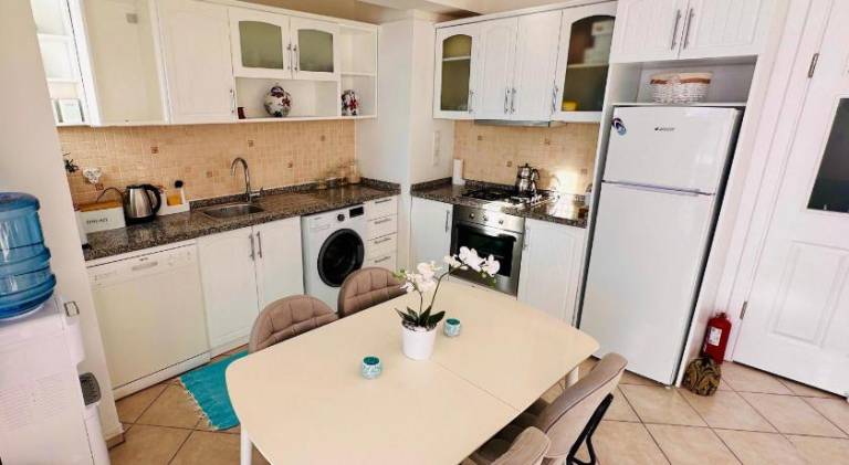 Holiday apartment with pool — photo 3