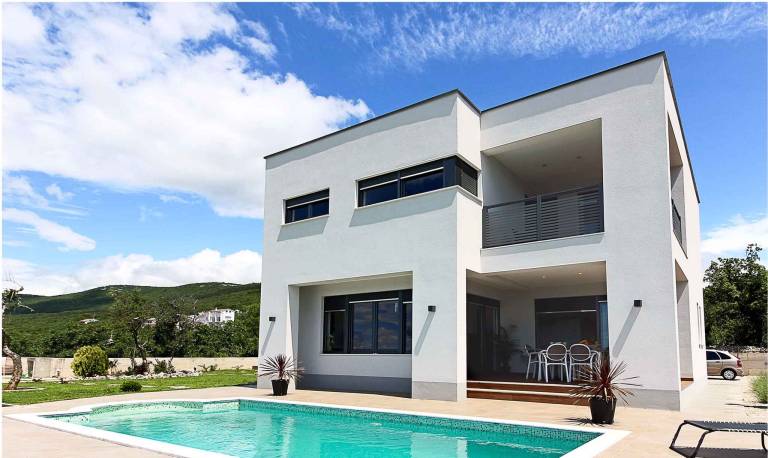 Pleasant vacation home with grill, private pool & yard | Pets are welcome — photo 3