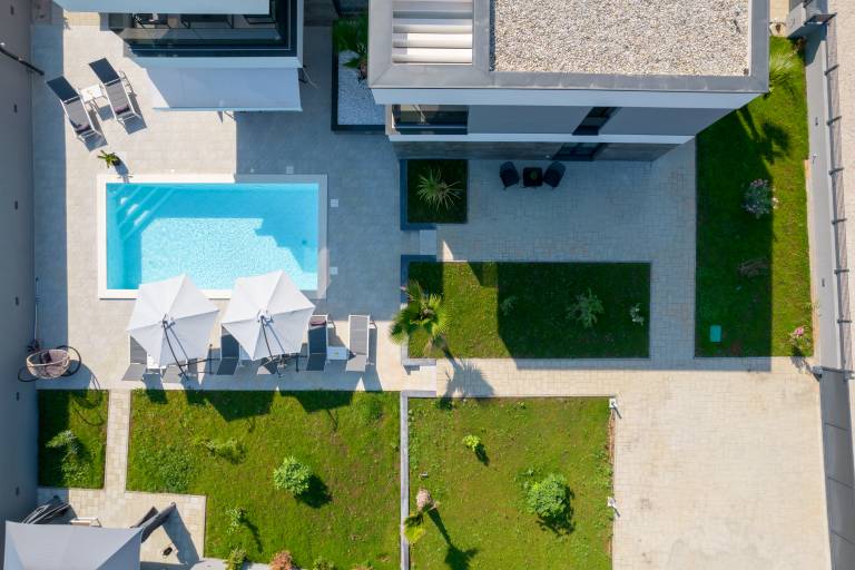 Children-friendly villa with private pool, barbecue & yard | Pet-friendly — photo 4