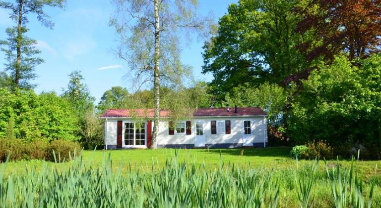 Pleasant chalet with terrace & garden | Pets are welcome in Ootmarsum