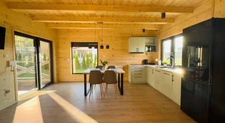 Vacation home with hot tub, garden & patio — photo 4