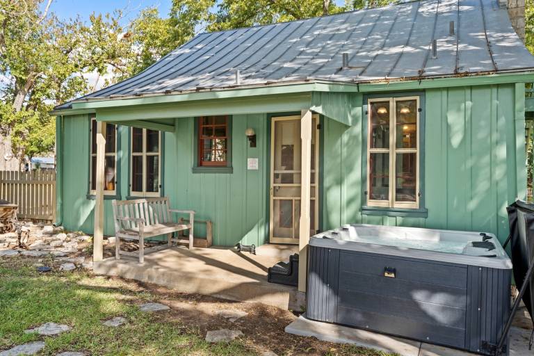 Vacation home with yard, patio & hot tub in Fredericksburg, TX