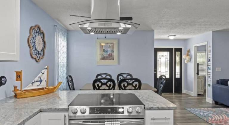 Bombastic Beach Home, HOT TUB, 8min WALK to Beach — photo 4