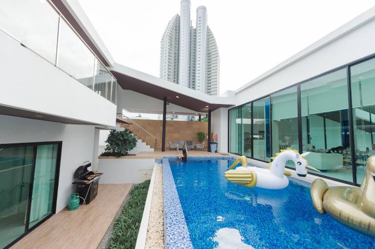 Movenpick Pool Villa 2 Floor by Hello Pattaya in Sattahip