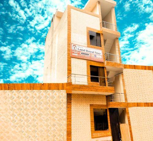 HOTEL LAND ROYAL STAYS Premium Rooms In Budget