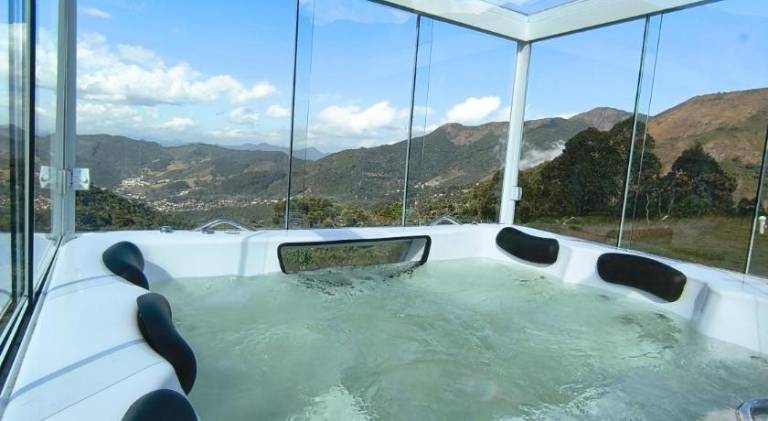 Chalet with hot tub & pool — photo 3