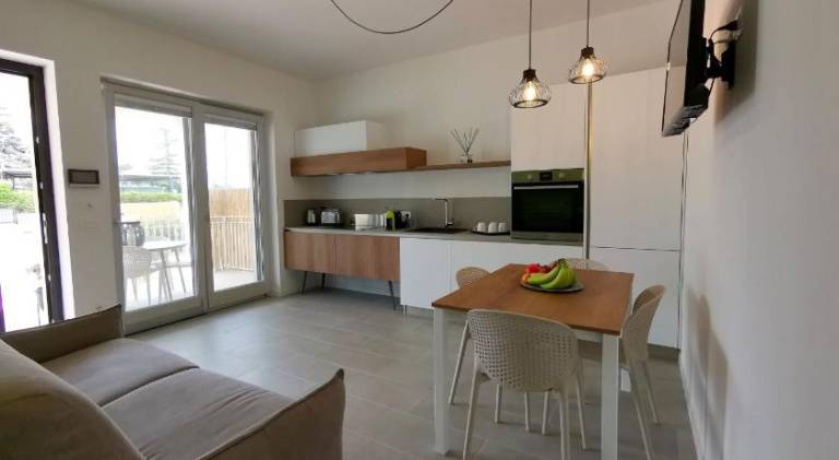 Villa with barbecue, garden & jacuzzi — photo 4