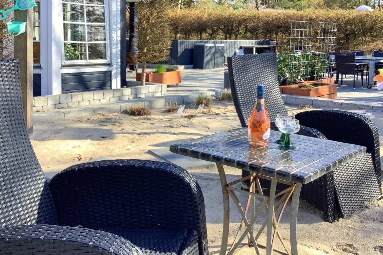 Fully equipped vacation home with yard, patio & grill | Pets allowed — photo 5