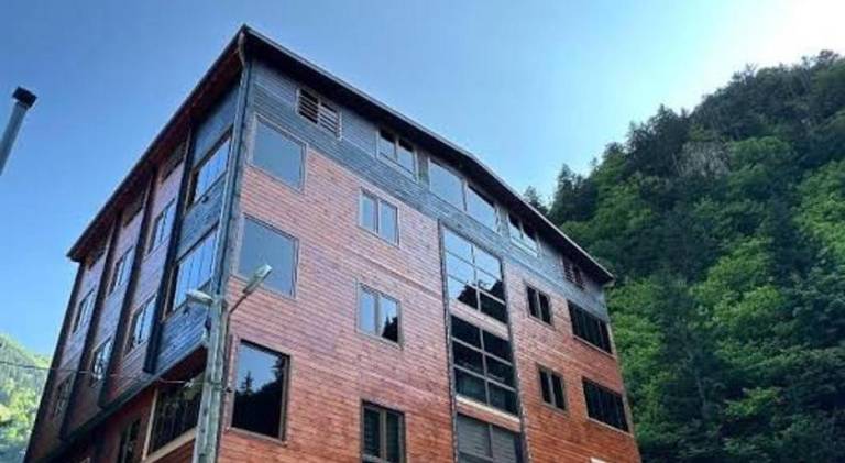 Apartment with terrace & yard in Caykara