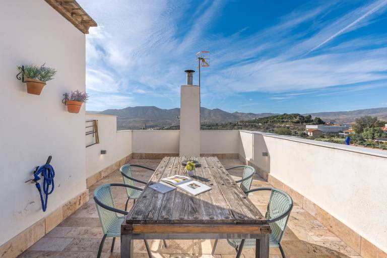 Vacation Home "El Valle Verde" with Mountain View, Private Terrace & Wi-Fi — photo 2