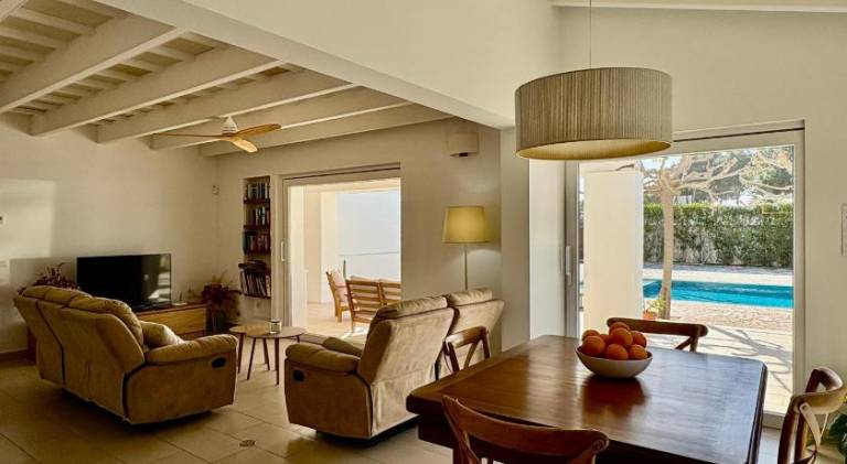 Villa with pool — photo 2