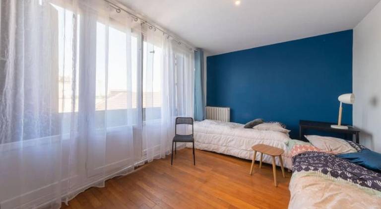 Holiday apartment with 3 rooms for 6 persons in Bagnolet