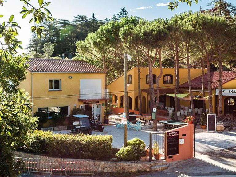 Villa with pool & terrace | Pet-friendly — photo 3