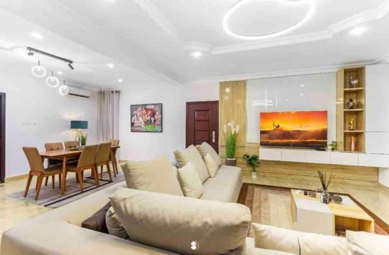 Rental apartment with yard, barbeque & pool — photo 3