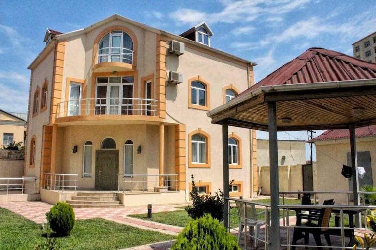 Villa Badamdar