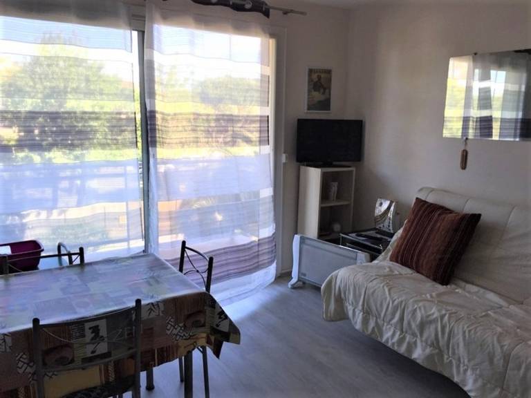 Studio for 3 with loggia and parking 300m from the beach in Argelès-sur-Mer