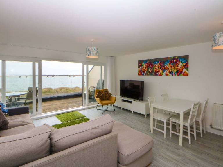 Family-oriented beautiful cottage with yard | Beach view | Pet-friendly — photo 4