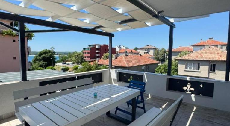 Lovely holiday apartment with garden & patio | Close to the beach | Pet-friendly in Burgas