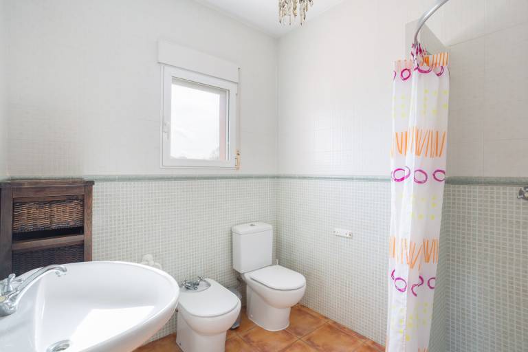 Fully equipped vacation home with pool, patio & grill | Sea view | Close to the beach | Pet-friendly — photo 4