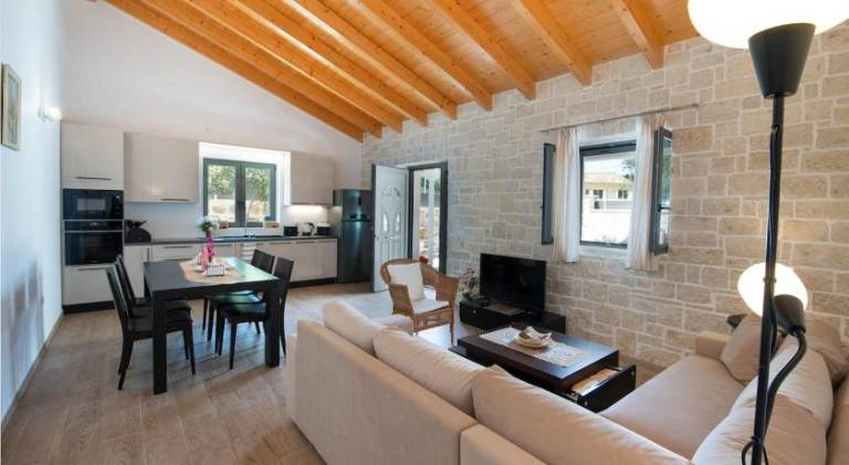 Villa with pool | Pets allowed — photo 5