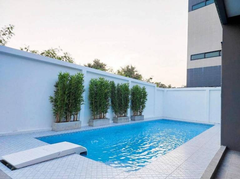 Villa with pool, patio & barbeque — photo 5
