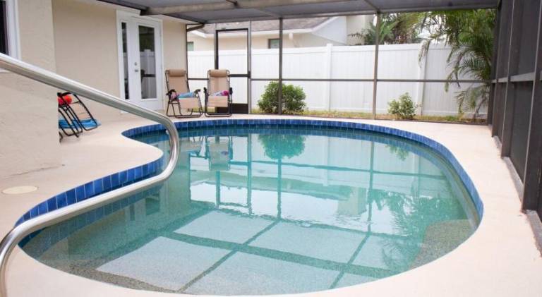House with pool — photo 3