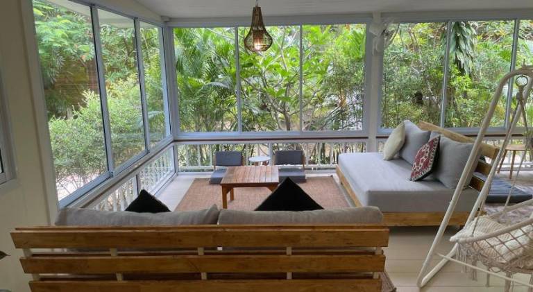 Zen Beach Oasis - Balinese Beachfront House with Stunning Sea View — photo 3