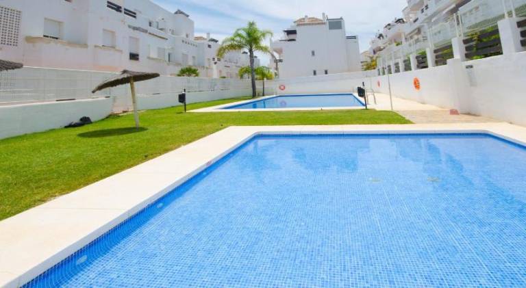 Apartment with pool — photo 2