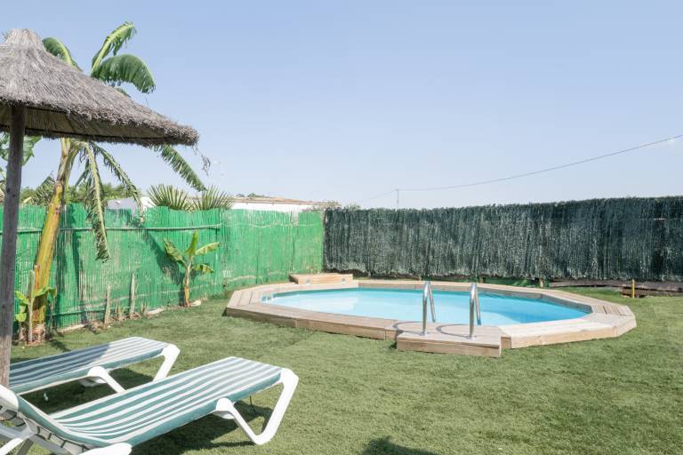 Beautiful vacation home with private pool, terrace & yard | Garden view | Dogs allowed — photo 2