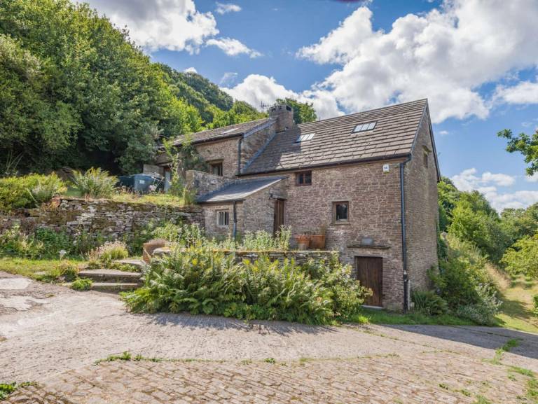 Cottage with sauna, terrace & yard in Crickhowell