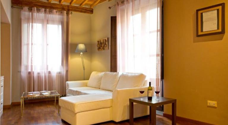 Casa del Sensale, Facing Lucca's City Walls — photo 2