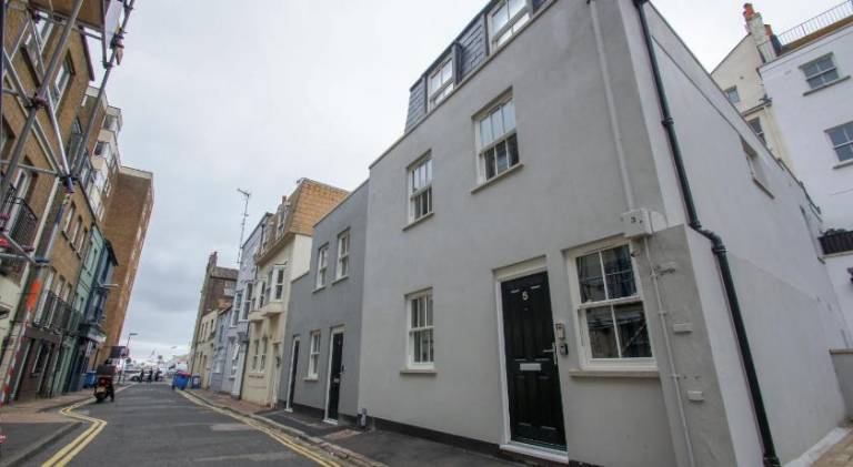 Fully equipped charming house with patio | Close to Brighton Palace Pier | Close to the beach | Perfect for remote work | Dogs allowed — photo 5