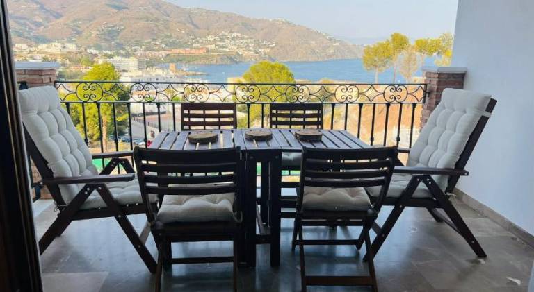 Wonderful rental apartment with private pool, garden & patio | Beach nearby | Pets allowed in Almunecar