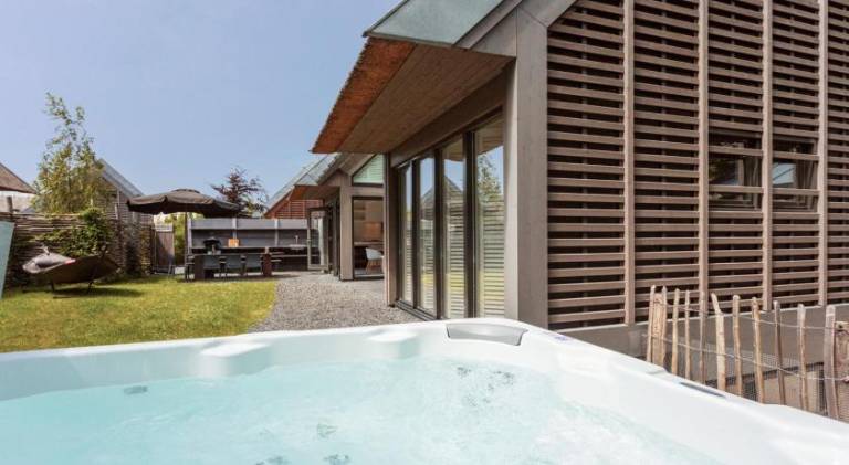 Pleasant vacation home with BBQ, terrace & sauna | Pets allowed — photo 4