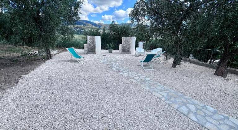 Vacation home with garden, terrace & barbecue — photo 4