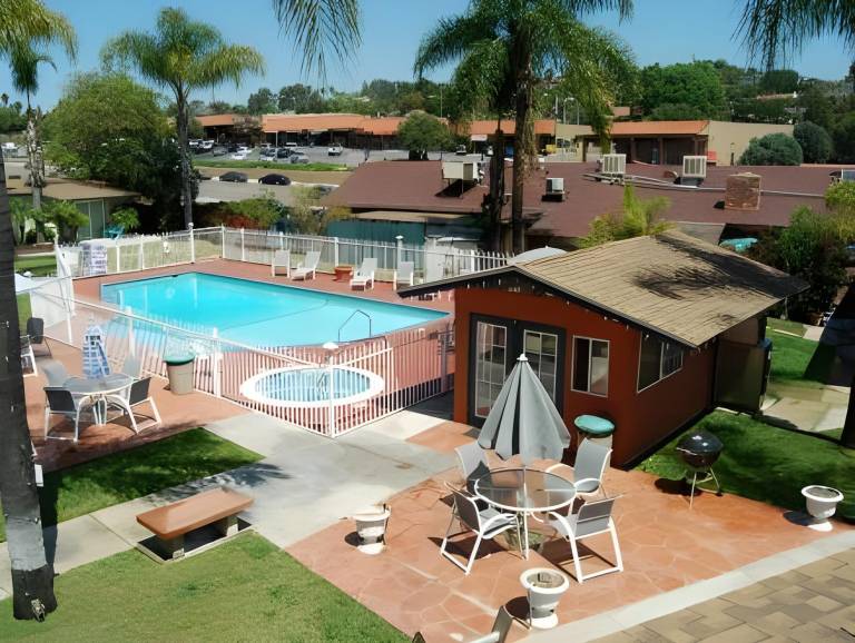 Fallbrook Country Inn in Fallbrook, CA