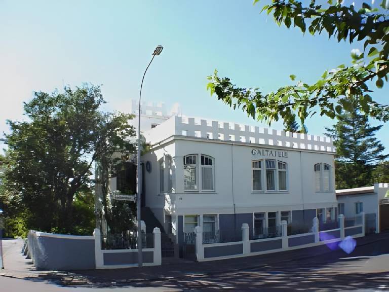 Charming holiday apartment with yard | Close to Hallgrímskirkja | Suitable for remote work | Pets allowed in Reykjavik