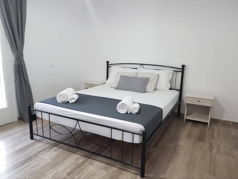 Studio | Mountain view | Close to the beach | Suitable for remote work | Pet-friendly in Santorini