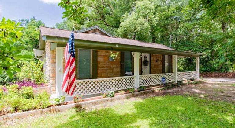 House with 1 room for 10 persons in Mobile, AL