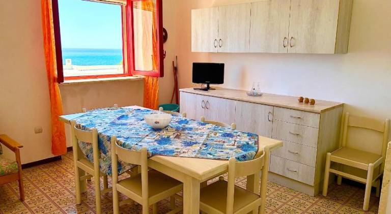 House with 3 rooms for 8 persons in Patu