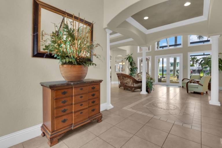 Family-oriented vacation home with barbecue, private pool & jacuzzi | Water view | Pet-friendly — photo 3