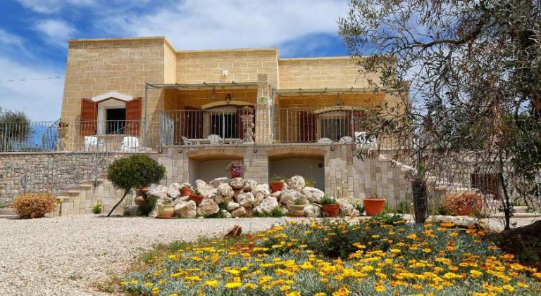 Rental apartment with yard, patio & grill in Patu