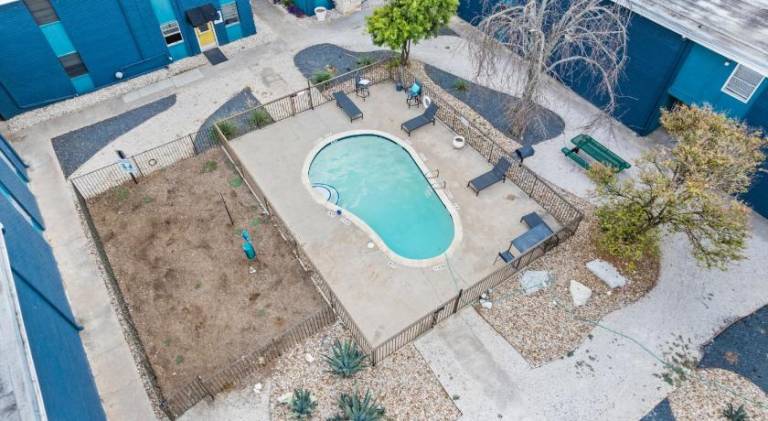 Rental apartment with pool — photo 3