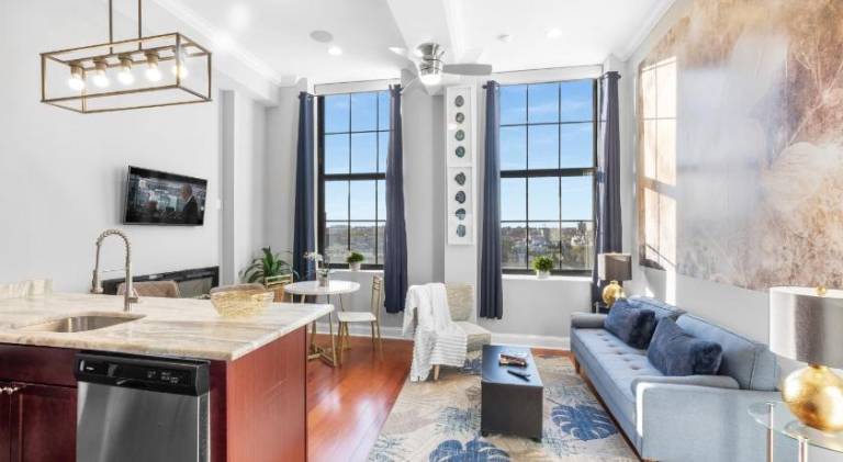 Rental apartment with pool in Philadelphia, PA