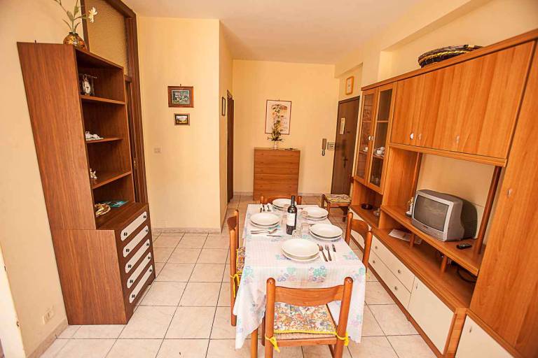 Holiday apartment with 2 rooms for 6 persons — photo 4