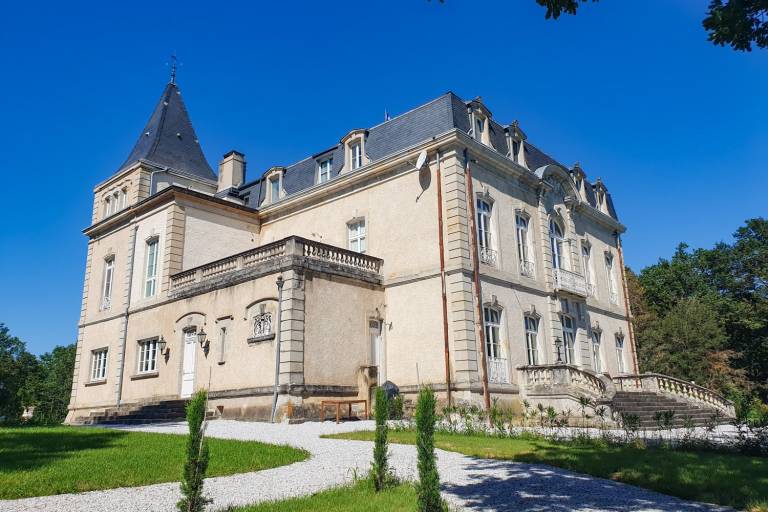 Castle with garden, private pool & sauna in Castres