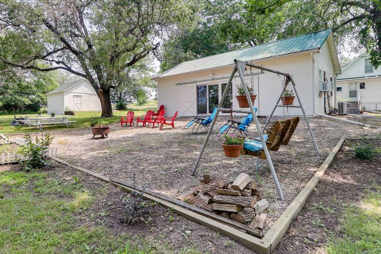 Coffeyville Countryside Studio w/ Fire Pit! — photo 3