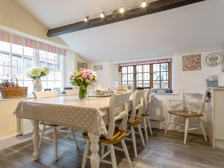 Family-friendly cottage with jacuzzi, yard & patio | Pets allowed — photo 5