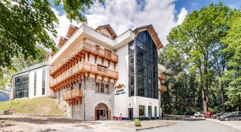 Serviced apartment with barbecue, terrace & jacuzzi in Karpacz