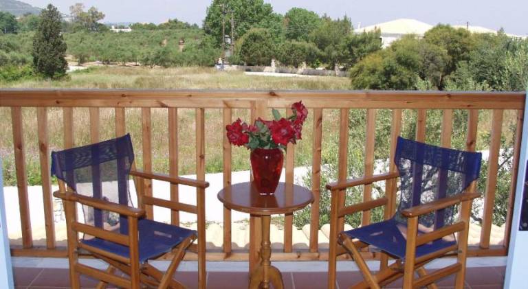 House with garden & patio — photo 4